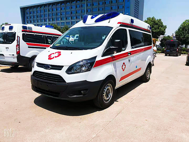 福特全順中軸中頂汽油版負(fù)壓救護車